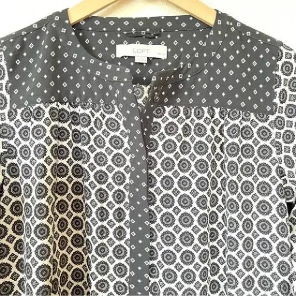 Women’s Ann Taylor LOFT 3/4 Sleeve Dress - 4 button closure. Grey/Beige Sz SP